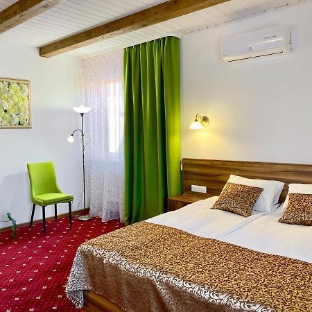 Rioro Hotel Myrhorod Exterior photo