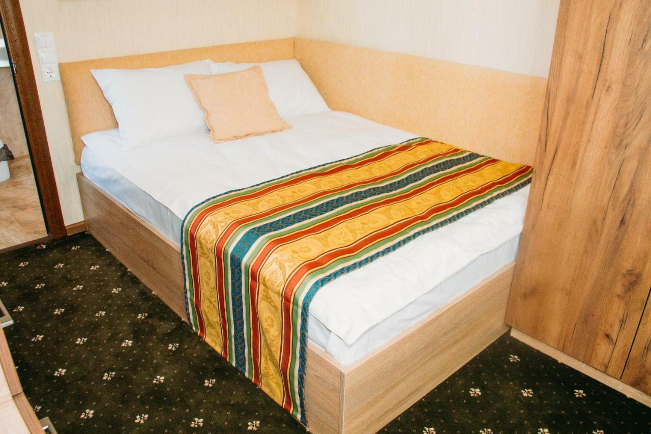 Rioro Hotel Myrhorod Exterior photo