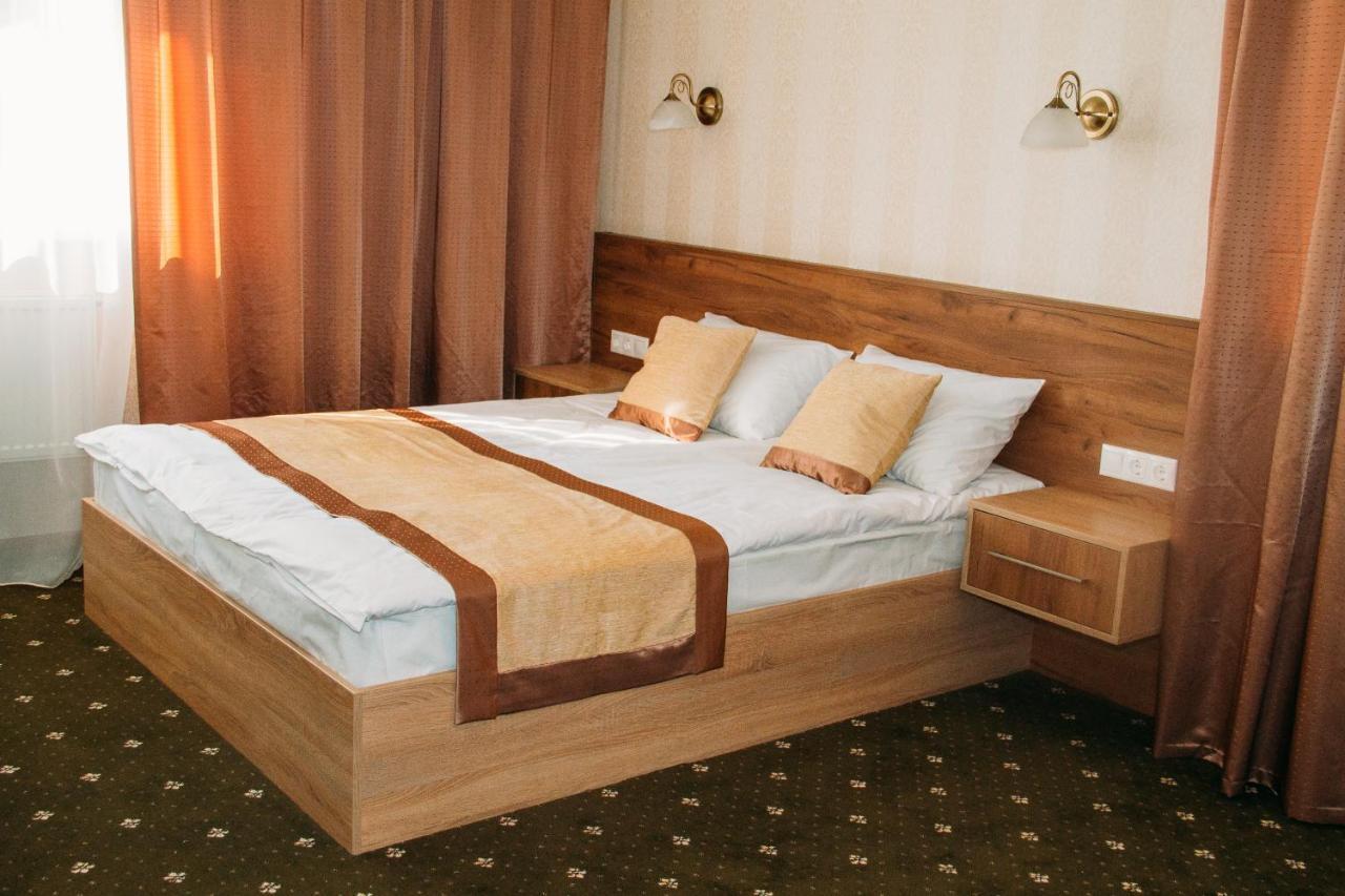Rioro Hotel Myrhorod Exterior photo